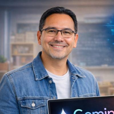 Doctor en Educación y capacitador docente en Perú